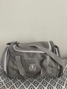 ARBONNE GRAY DUFFEL BAG